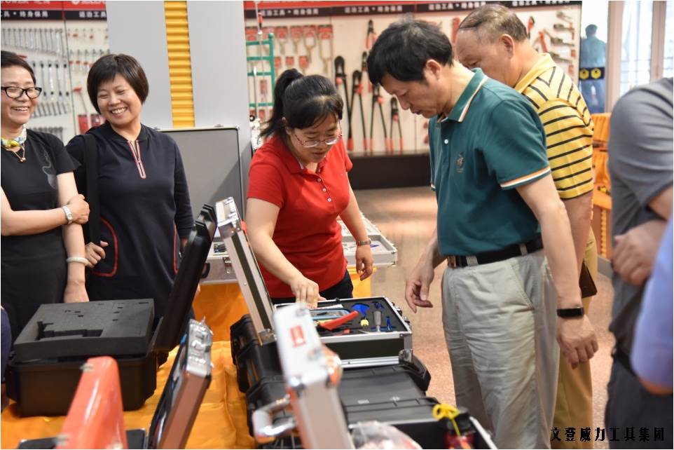 上海浦东祝桥商会领导一行访问尊龙凯时