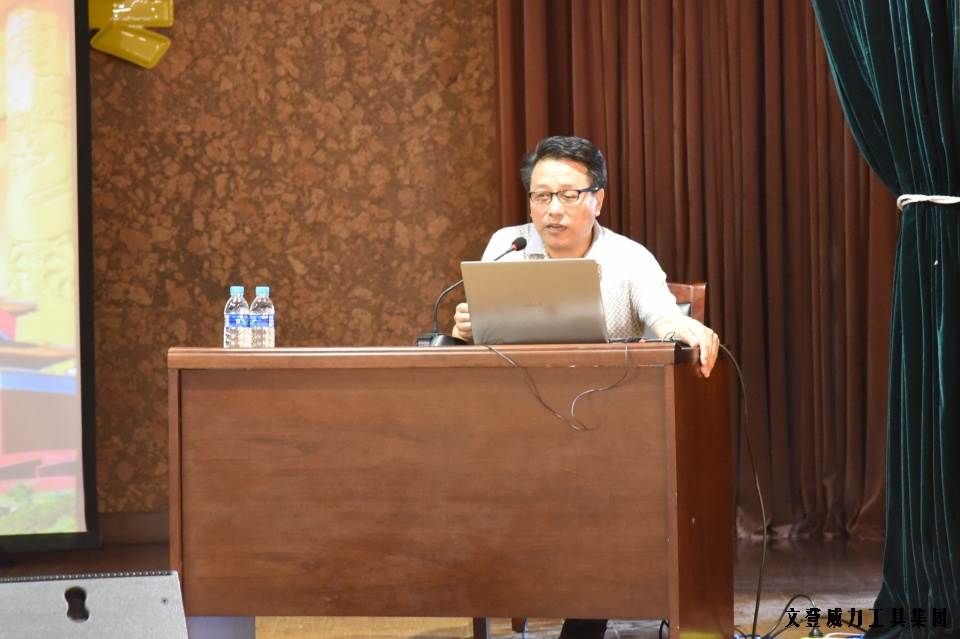 “迎七一”尊龙凯时工具集团公司召开2017年党员学习大会(图4)